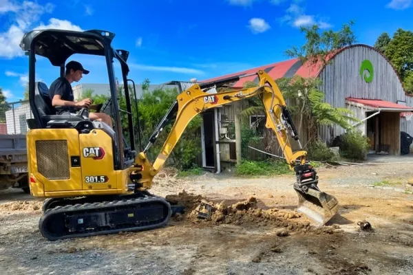 Digger-Hire-Service-drain-laying
